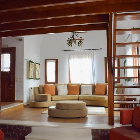 Vakantiehuis Sunshine House For 9, Cozy Set Up,verandas, Sea View.