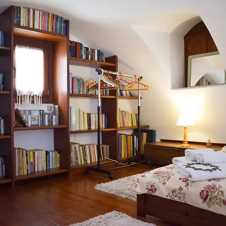 Sunshine House For 9, Cozy Set Up,verandas, Sea View. Vakantiehuis Karterados (Santorini)