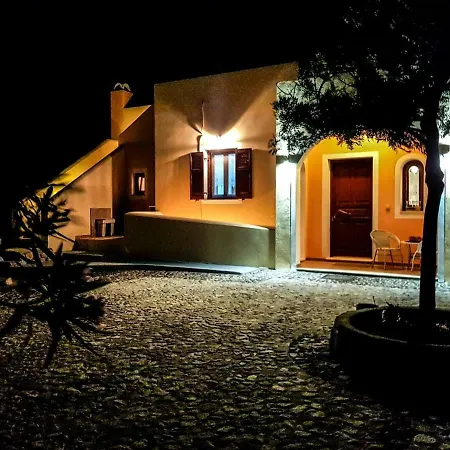Sunshine House For 9, Cozy Set Up,verandas, Sea View. Vakantiehuis Karterados (Santorini)