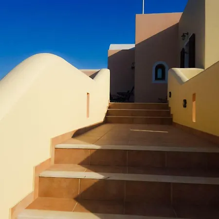 Sunshine House For 9, Cozy Set Up,verandas, Sea View. Vakantiehuis Karterados (Santorini)