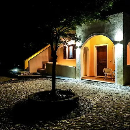 Vakantiehuis Sunshine House For 9, Cozy Set Up,verandas, Sea View. Karterados (Santorini)