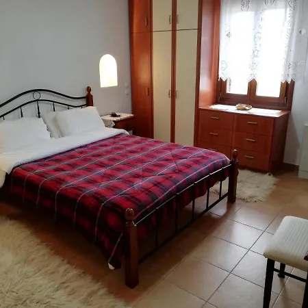Sunshine House For 9, Cozy Set Up,verandas, Sea View. Holiday home