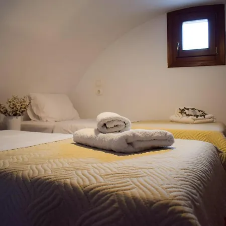Holiday home Sunshine House For 9, Cozy Set Up,verandas, Sea View.