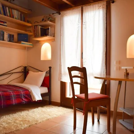 Sunshine House For 9, Cozy Set Up,verandas, Sea View. * Karterados (Santorini)