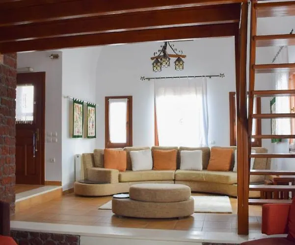 Holiday home Sunshine House For 9, Cozy Set Up,verandas, Sea View. *