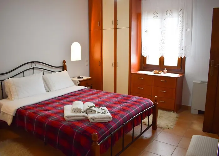 Sunshine House For 9, Cozy Set Up,verandas, Sea View. Karterados (Santorini)