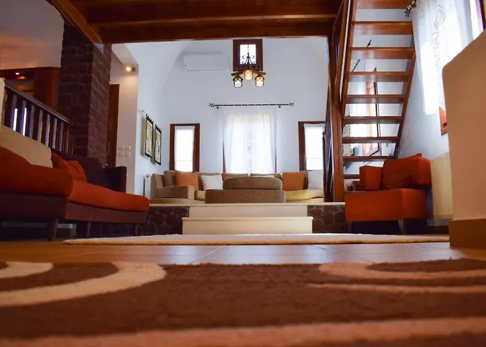 Sunshine House For 9, Cozy Set Up,verandas, Sea View. Holiday home Karterados (Santorini)