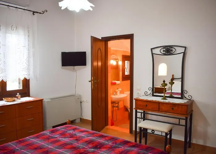 Sunshine House For 9, Cozy Set Up,verandas, Sea View. Holiday home *