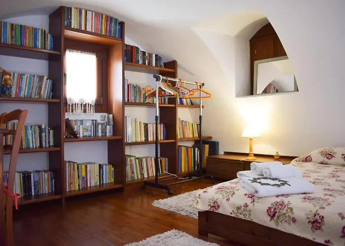 Sunshine House For 9, Cozy Set Up,verandas, Sea View. Holiday home Karterados (Santorini)