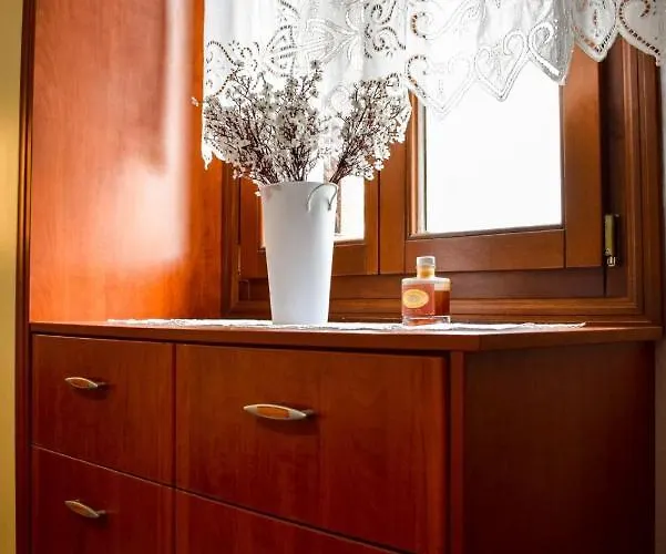 Holiday home Sunshine House For 9, Cozy Set Up,verandas, Sea View. *