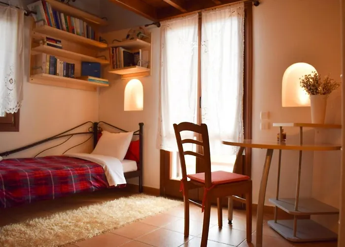 Sunshine House For 9, Cozy Set Up,verandas, Sea View. * Karterados (Santorini)