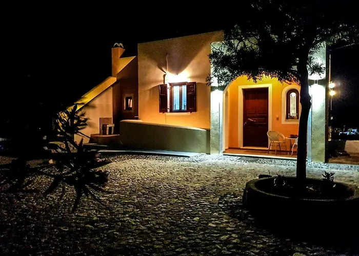 Sunshine House For 9, Cozy Set Up,verandas, Sea View. Holiday home Karterados (Santorini)