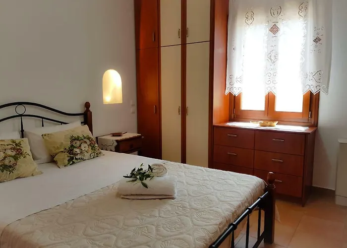 Sunshine House For 9, Cozy Set Up,verandas, Sea View. Holiday home