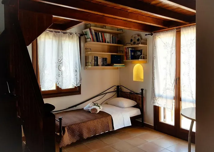 Sunshine House For 9, Cozy Set Up,verandas, Sea View.