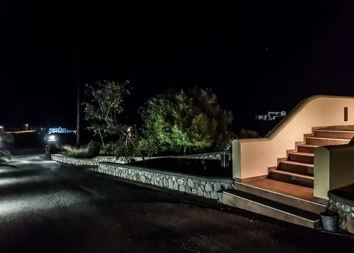 Sunshine House For 9, Cozy Set Up,verandas, Sea View. Holiday home Karterados (Santorini)