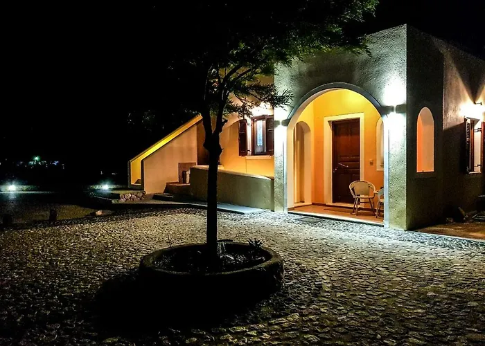 Holiday home Sunshine House For 9, Cozy Set Up,verandas, Sea View. Karterados (Santorini)