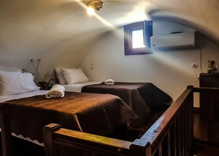 Sunshine House For 9, Cozy Set Up,verandas, Sea View. Holiday home Karterados (Santorini)