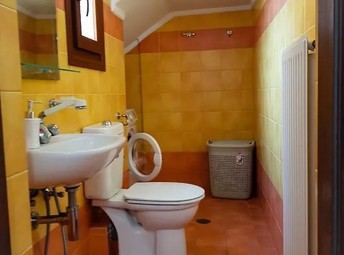 Holiday home Sunshine House For 9, Cozy Set Up,verandas, Sea View. *