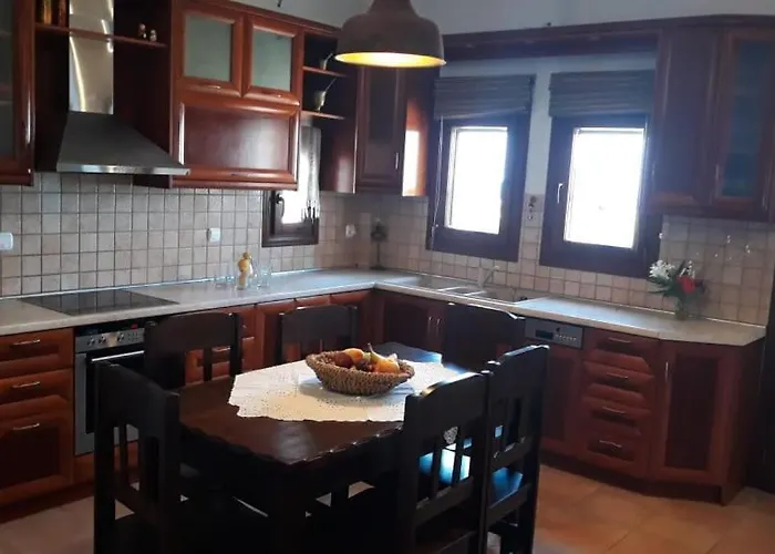 Sunshine House For 9, Cozy Set Up,verandas, Sea View. Holiday home