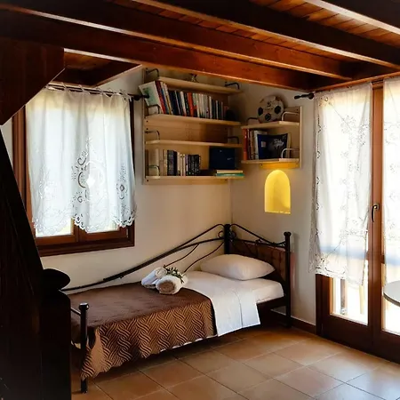 Sunshine House For 9, Cozy Set Up,verandas, Sea View.